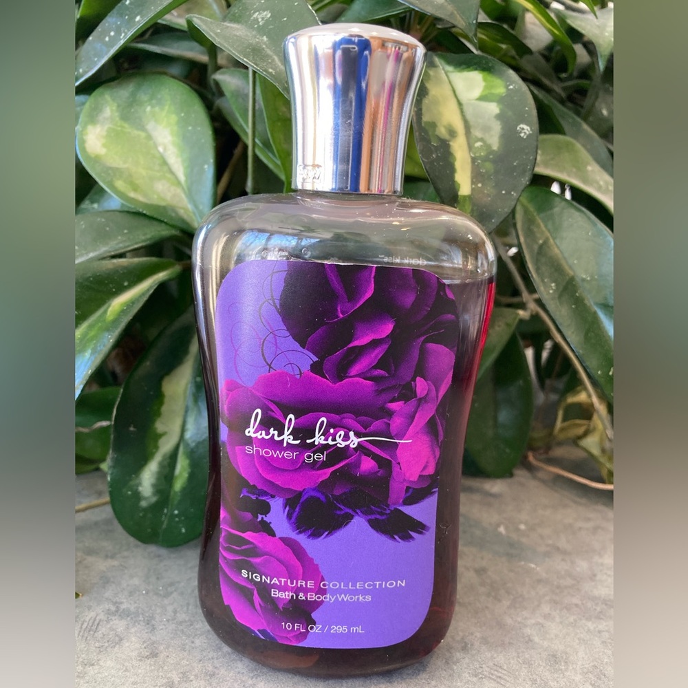 New Unopened Bath & Body Works Dark Kiss Moisturizing Shower Gel 10 FL OZ.